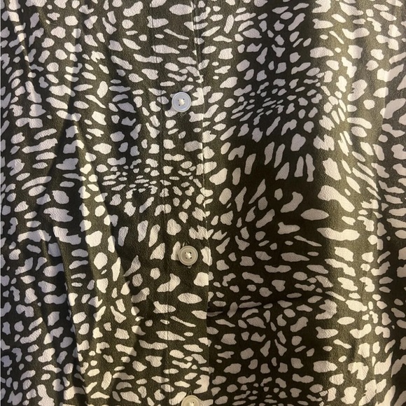 Ann Taylor Loft Button Back Peplum Sleeveless Shell Blouse Top Animal Print - Picture 7 of 8